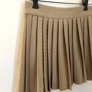 URBAN REVIVO Golden Champagne Textured Pleated Mini Skirt | Playful Glam